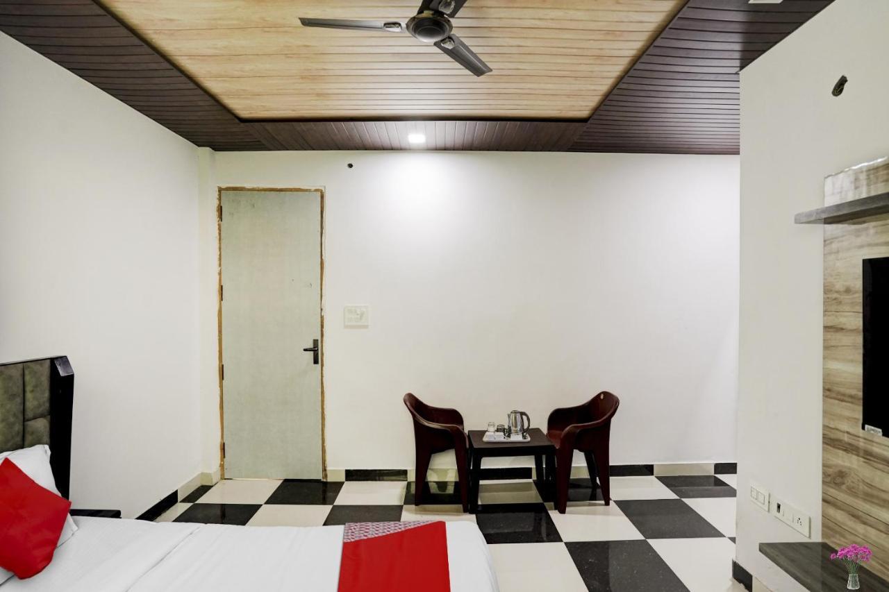 Collection O Love Garden Hotell Ghaziabad Exteriör bild