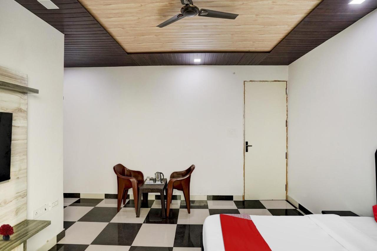 Collection O Love Garden Hotell Ghaziabad Exteriör bild