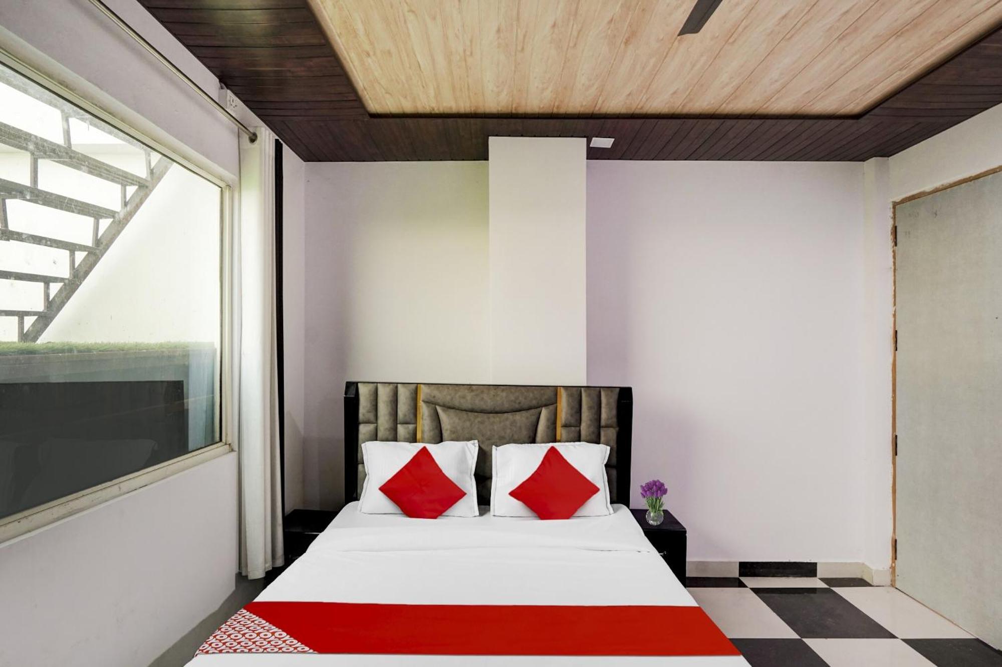 Collection O Love Garden Hotell Ghaziabad Exteriör bild